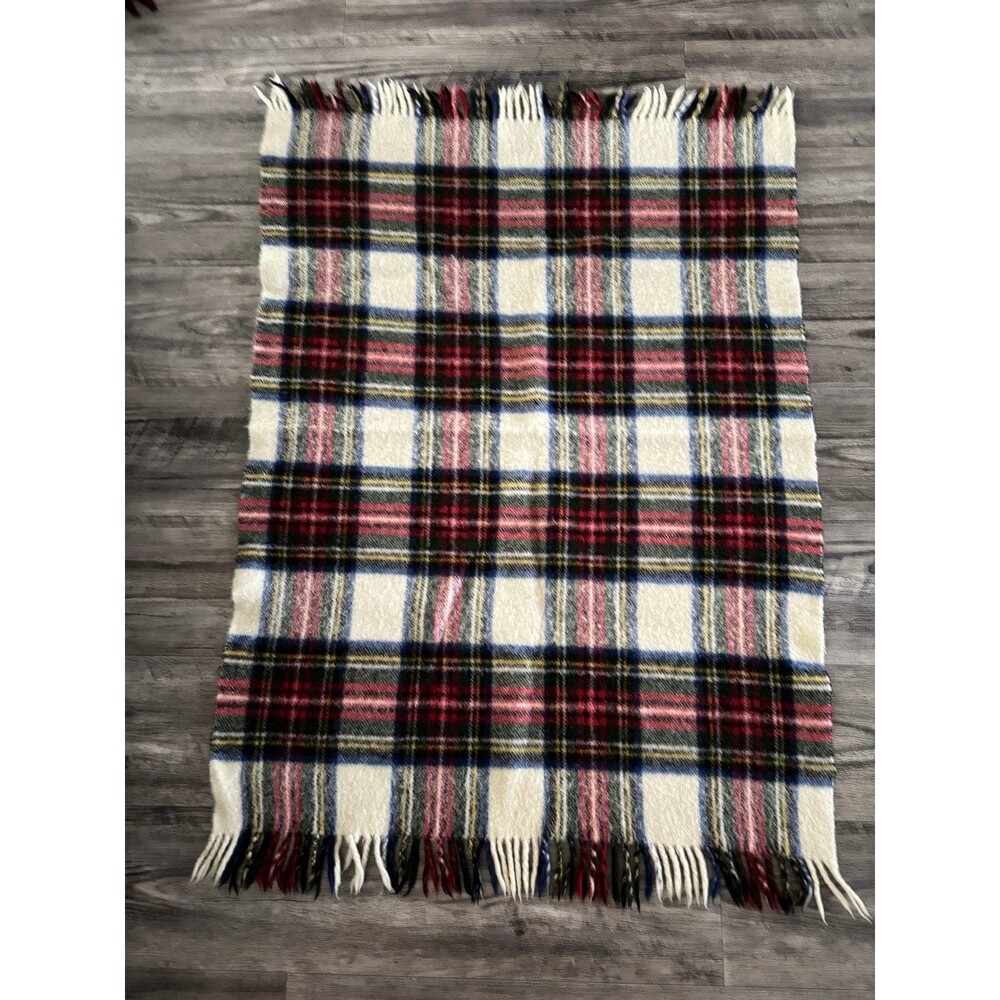 vintage wool throw blanket a traditional tartan plaid white,red, green 41”x32”